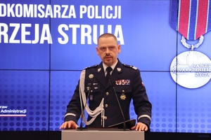Policjanci podczas uroczystości wręczenia medali im. Andrzeja Struja.