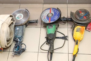 Odzyskane przez policjantów skradzione elektronarzędzia.