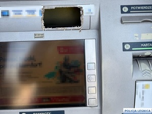Uszkodzony bankomat.