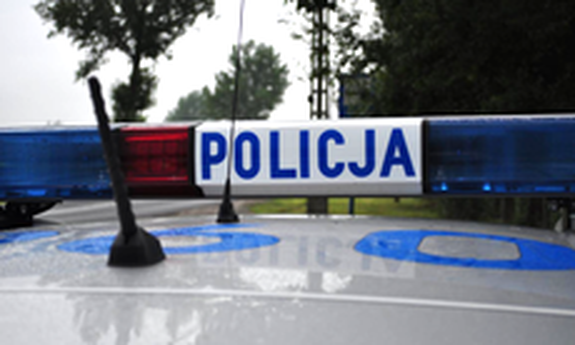 Sygnalizator na dachu radiowozu policyjnego.