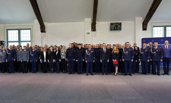 Zdjęcie grupowe uczestników uroczystości.