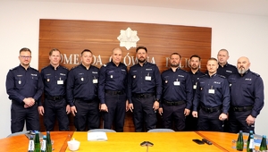 Zdjęcie grupowe policjantów biorących udział w spotkaniu z I Zastępcą Komendanta Głównego Policji nadinsp. Romanem Kusterem.