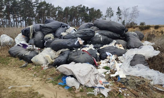 Worki z odpadami.