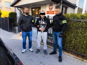 zatrzymany z policjantami.