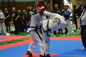 Zawodnicy podczas walki w zawodach Taekwon-do.