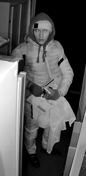 Wizerunek mężczyzny poszukiwanego przez policję.