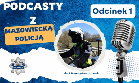 Plansza z napisem: Podcasty z mazowiecką Policją odcinek 1. Mikrofon i policjant na motocyklu.