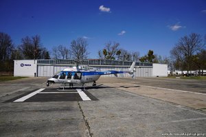 Nowy helikopter Bell na lądowisku Komendy Wojewódzkiej Policji we Wrocławiu.