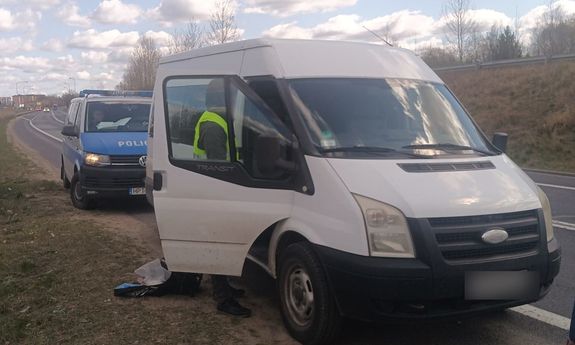Bus i policyjny radiowóz.