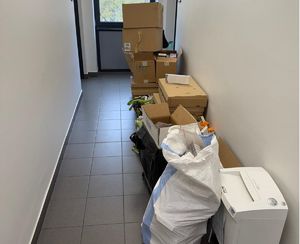 Zabezpieczone kartony z nielegalnymi papierosami.