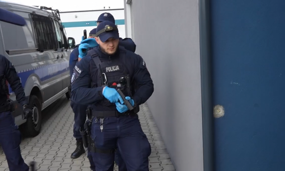 Policjanci oddziału prewencji podczas szkolenia.
