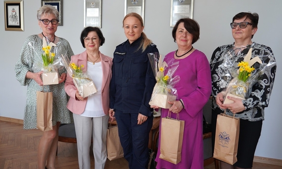 Komendant Wojewódzki Policji w Opolu inspektor Magdalena Nguyen-Fudala spotkała się z podopiecznymi Fundacji Pomocy Wdowom i Sierotom po Poległych Policjantach z województwa opolskiego.