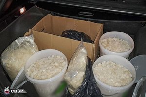 plastikowe opakowania z narkotykami.