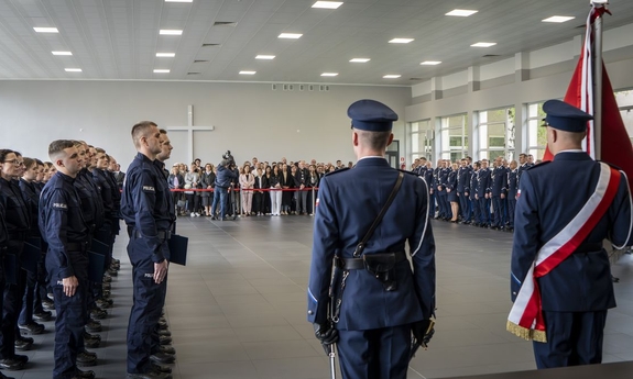 Policjanci podczas uroczystości na auli.
