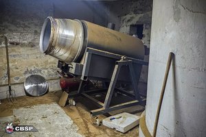 Zabezpieczone maszyny do produkcji papierosów.