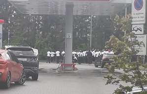 kibice na jednej ze stacji.
