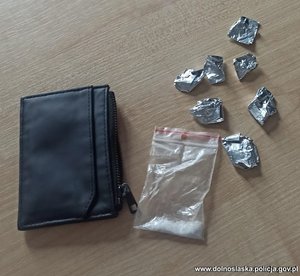 narkotyki w foliowym woreczku.