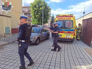 policjanci podczas akcji.