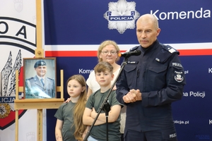 nadinsp. Roman Kuster - I zastępca komendanta głównego Policji przemawia podczas V Ogólnopolskich Zawodów Pływackich Służb Mundurowych im. kom. Wacława Lejko o Puchar Komendanta Głównego Policji.