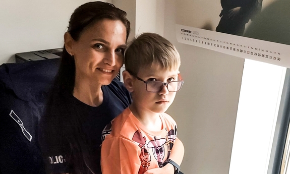 Młodszej aspirant Magdalena Józak z synkiem.