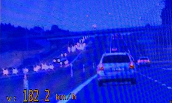 kadr z wideorejestratora. Kieorwca jedzie 182km/h.