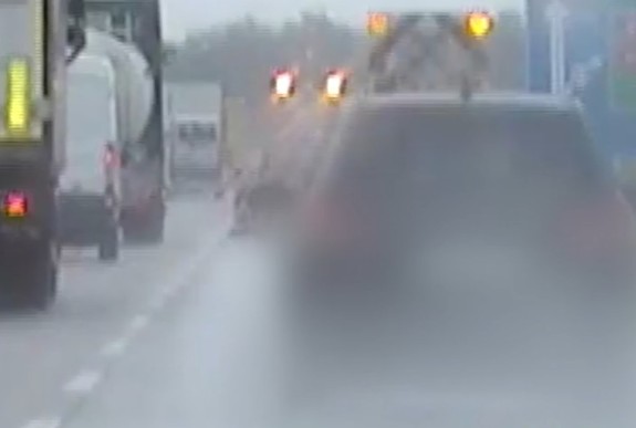 Stop klatka z autostrady.