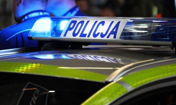 Sygnalizator na radiowozie z napisem Policja.