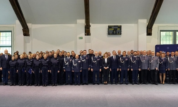 Policjanci podczas uroczystości ślubowania.