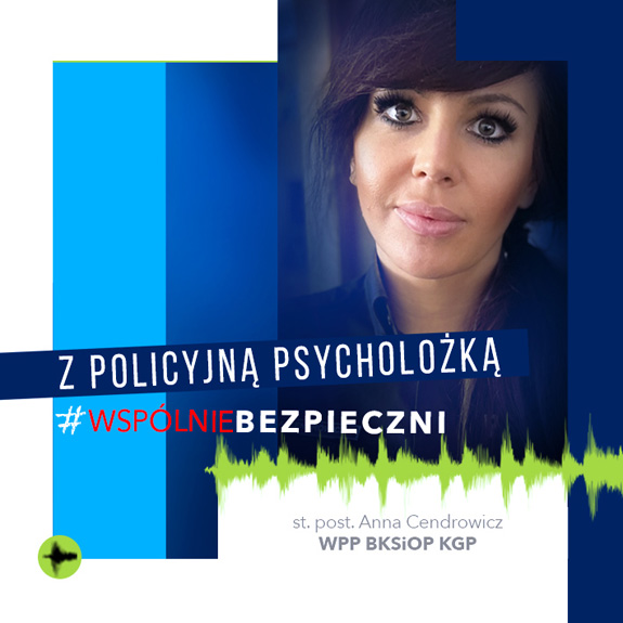 Ciemnowłosa kobieta, napis z policyjną psycholożką #wspólniebezpieczni.