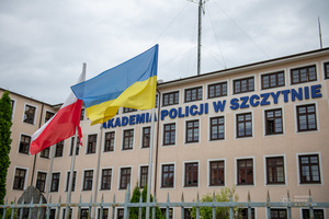 Budynek a na nim napis: Akademia Policji w Szczytnie.