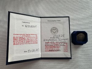 Legitymacja i odznaka dawcy przeszczepu.