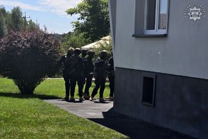 Zdjęcie przedstawia funkcjonariuszy samodzielnego Pododdziału Kontrterrorystycznego Policji.
