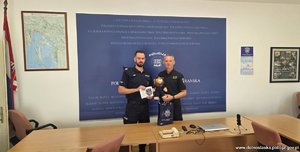 policjant za granicą.