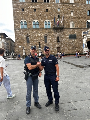 Polscy i włoscy policjanci.