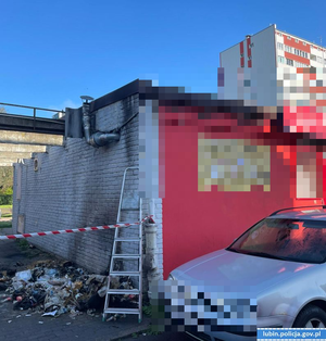 Budynek, który został podpalony.