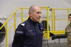 Nadinsp. Roman Kuster „BOA” w hangarze podczas oficjalnego zakończenia kursu.