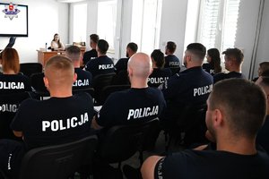 Policjanci biorący udział w szkoleniu.