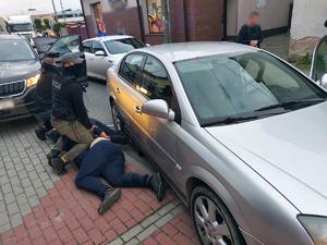 policjanci zatrzymali poszukiwanego.