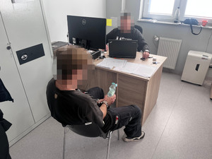 zatrzymany jest z policjantem.