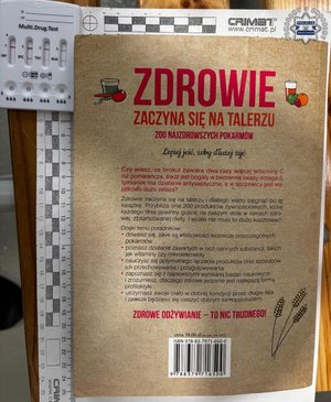 Książka, którą kobieta przyniosła do więzienia.