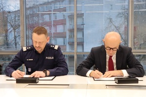 Uczestnicy uroczystego podpisania porozumienia.