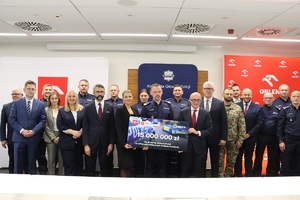 Uczestnicy uroczystego podpisania porozumienia.