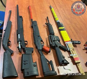 zabezpieczona broń.