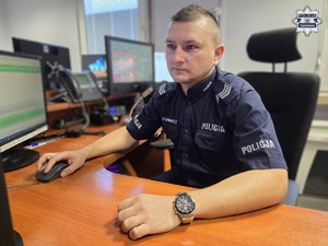 Sierżant sztabowy Marcin Mędrek - pomocnik oficera dyżurnego Komendy Miejskiej Policji w Częstochowie.
