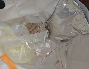 Zabezpieczone narkotyki w woreczkach