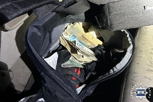 Zabezpieczone pieniądze oraz narzędzia.