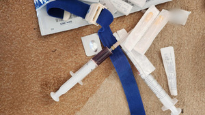 Strzykawka z substancją.