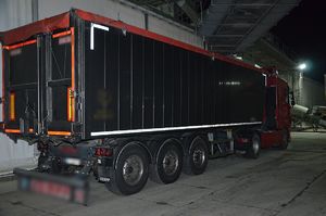 Samochód ciężarowy, który przewoził zboże.