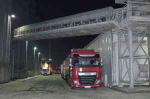 Samochód ciężarowy, który przewoził zboże.