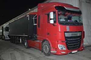 Samochód ciężarowy, który przewoził zboże.